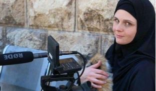 Autoritetet turke lirojnë gazetaren amerikane që u arratis nga Siria