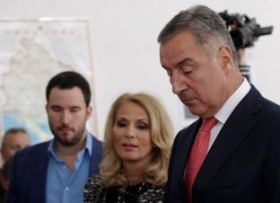 Gjukanoviq fiton bindshëm në Mal të Zi, jo mjaftueshëm për vetëqeverisje 