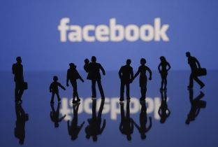 Shante të huajt në Facebook, gjykata e dënon me burg