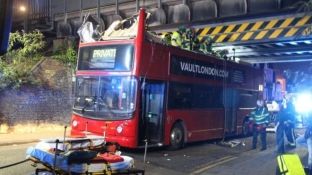 Autobusi godet urën në Tottenham, 26 të lënduar [foto]