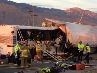 Të paktën 11 të vdekur nga përplasja e autobusit me kamionin në SHBA
