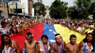 Në Venezuelë thellohet kriza politike