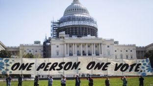 Clinton dhe Trump fushatë në shtetet “kyçe”