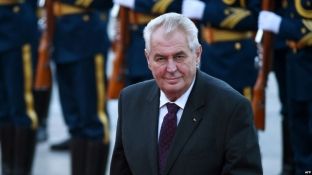 Presidenti çek injoron të mbijetuarin e Holokaustit, shkakton zemërim