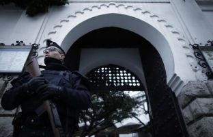 Franca ka mbyllur katër xhami për shkak të përhapjes së radikalizmit