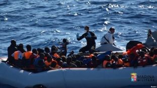 Raportohet për 240 migrantë të mbytur në ujërat e Libisë
