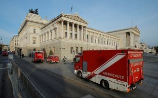 Parlamenti i Austrisë merr flakë [video]
