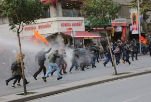 Në Turqi vazhdojnë arrestimet e opozitarëve; protesta në Stamboll