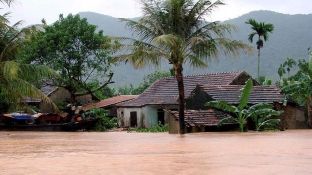 Përmbytje në Vietnam, 15 të vdekur dhe 6 të zhdukur