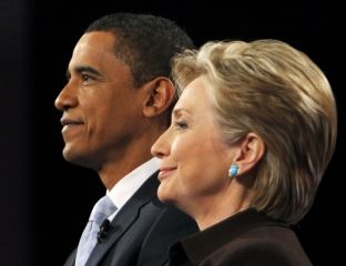 Clinton fiton në fshatin e Obamës