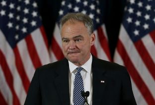 Zëvendësi i Hillary Clintonit thotë se ajo bëri histori