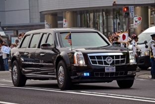 Trump qëndron në Shtëpinë e Bardhë