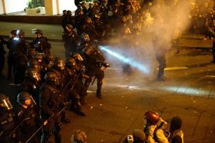 Protestat anti-Trump, Turqia paralajmëron qytetarët të mos udhëtojnë në SHBA