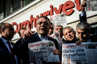 Gazetat gjermane solidarizohen me gazetën e opozitës turke “Cumhuriyet”