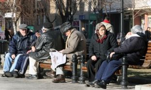 Polonia ul moshën e pensionimit: gratë 60, burrat 65 vjeç