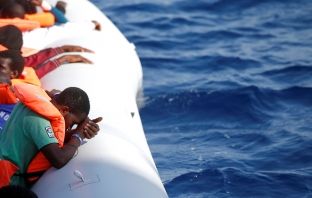Të paktën tetë migrantë të vdekur dhe shumë të zhdukur në Mesdhe