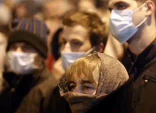 Shkupjanëve u kërkohet t’i kufizojnë lëvizjet për shkak të ajrit të ndotur