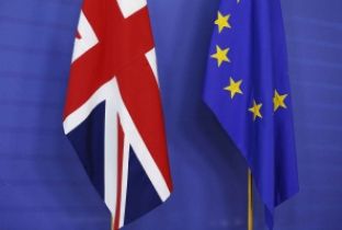 Legjislativet e pjesshme rrezikojnë të kthehen në referendum pro ose anti-Brexit