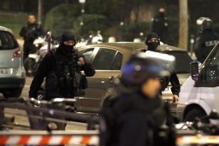 Merren peng disa persona në Paris