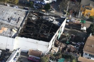  Arrin në 36 numri i të vdekurve nga zjarri në Oakland