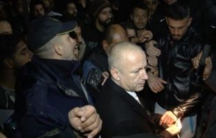 Të shtëna para shtabit të LSDM në Strumicë, dy policë të plagosur