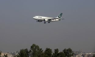 Zhduket aeroplani me 47 persona në Pakistan