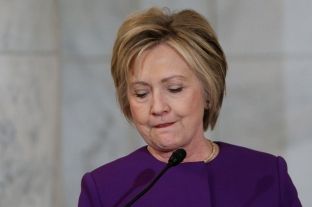 Clinton: Jemi në rrezik nga epidemia e lajmeve të rreme