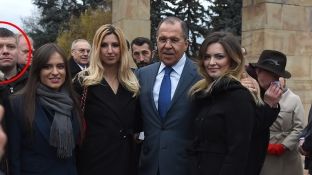 Terroristi i kërkuar nga Mali i Zi fotografohet në Beograd me Lavrovin