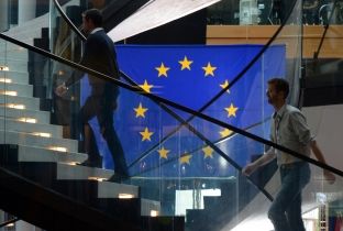 Parlamenti Europian ndalon aktivitetin e paguar të lobingut për deputetët e saj
