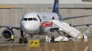 Lirohen të gjithë pasagjerët nga aeroplani, arrestohen kidnapuesit