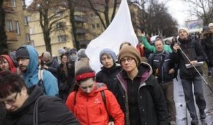  Mijëra njerëz në marshin drejt Halepit që pritet të zgjatë tre muaj