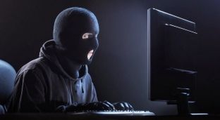 Mediat amerikane identifikojnë burimin rus të emailave të hakuar