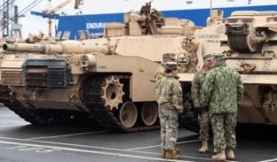 Tanket dhe trupat amerikane në Poloni janë kërcënim, thotë Rusia