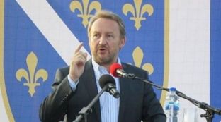 Izetbegoviq ua kujton Dodikut e Nikoliqit krimet e luftës