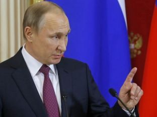 Putin e akuzon administratën Obama se “po përpiqet ta pengojë Trumpin”