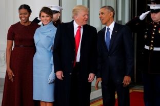 Obama pret Trumpin, Melania befason Michelen me dhuratë