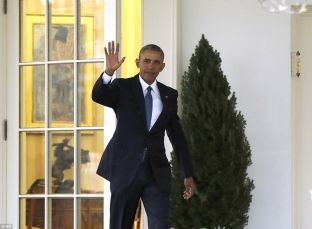 Obama largohet nga zyra Ovale, i lë letër Trumpit [foto]