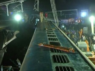 Së paku 36 të vdekur e dhjetëra të lënduar nga aksidenti me tren në Indi