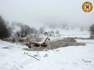 Rrëzohet helikopteri i emergjencave në Itali me gjashtë persona në bord