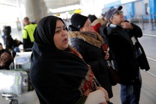 Bllokimi i migrantëve nga Trumpi prek poseduesit e “green card”-ës