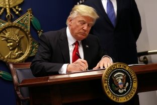  Trump përsërit: Amerika ka nevojë për kufij të fortë – shikojeni Evropën 