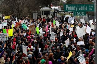 Trump s’pendohet për ndalimin e futjes së emigrantëve në SHBA, zgjerohen protestat