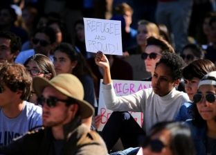 Mbi gjysma e amerikanëve për ndalesën e udhëtimit për refugjatët dhe 7 shtetet myslimane