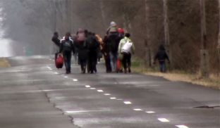 Hungaria i propozon BE-së t’i burgosin azilkërkuesit