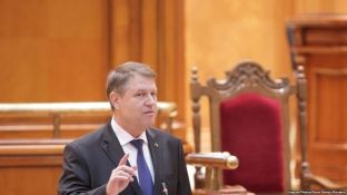 Presidenti rumun fajëson qeverinë për krizën politike