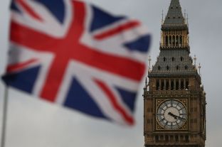 Sot votim vendimtar në Parlamenti britanik për fillimin e Brexit