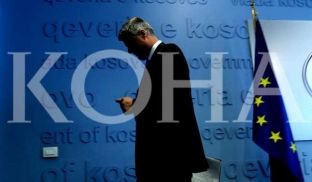 Thaçi paralajmëron daljen nga politika