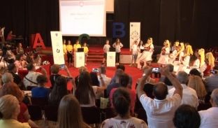 Murati kërkon mbajtjen gjallë të shkollave shqipe në diasporë