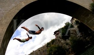 Kërcimet nga Ura e Fshejtë mbahen sot 