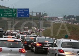 Shtetasit e Kosovës dynden masivisht në Shqipëri